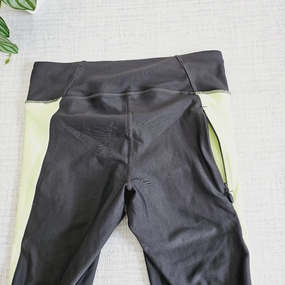 🆕️UNDER ARMOUR Compression Tight Capris Athletic Legging SZ Medium - Picture 4 of 11